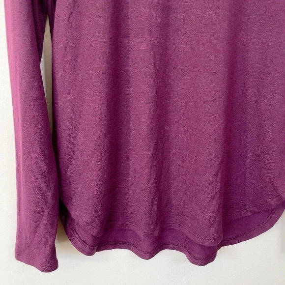 Banana Republic Curved Hem  Luxepun Tshirt - Picture 9 of 14